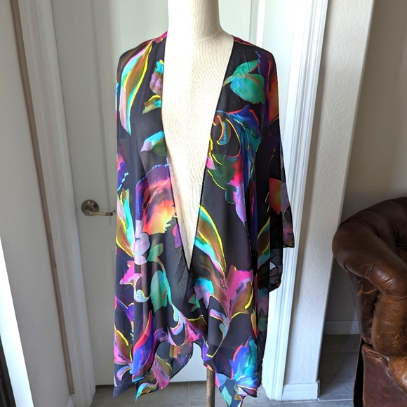 NWOT Soft Surroundings Black Colorful Floral Print Topper - Picture 1 of 5